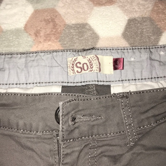 SO Bermuda Shorts size 9 - Picture 2 of 3